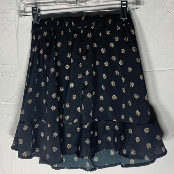 BOG collection from UO mini skirt - Picture 4 of 4